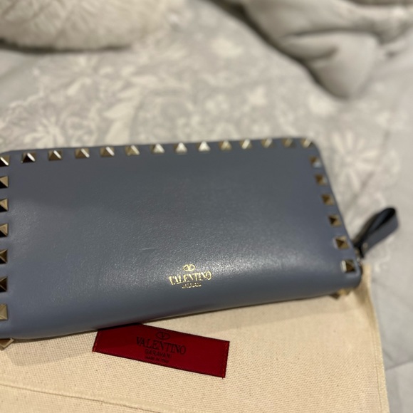 Valentino Garavani Wallet - πAuthenticπ - Picture 6 of 9